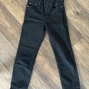 Black Denim Levi’s, Wedgie Straight fit